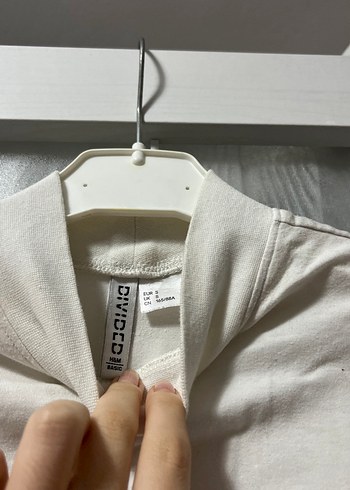 Kadın Beyaz Kısa Kollu Yüksek Yakalı Tişört - Görsel 2