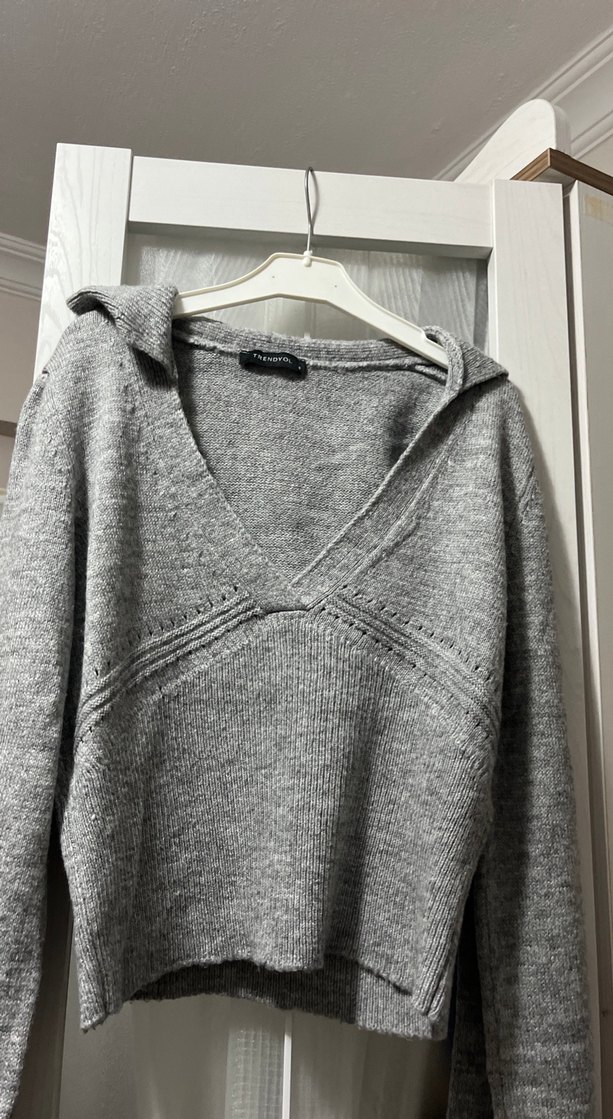 Gri V Yakalı Örgü Kadın Kazak - Görsel 3