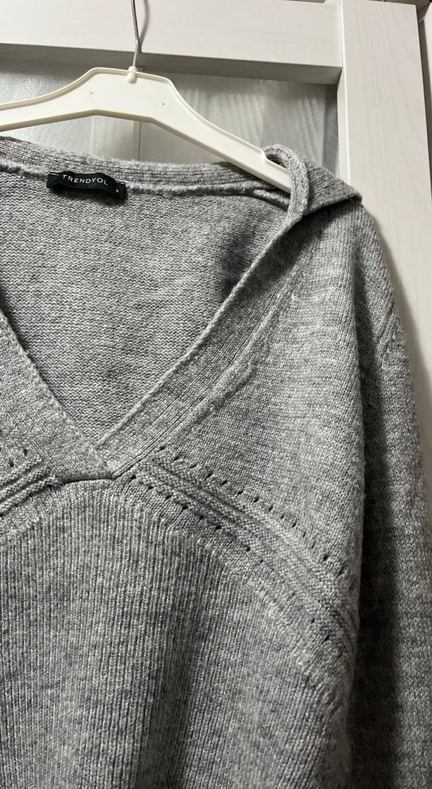 Gri V Yakalı Örgü Kadın Kazak - Görsel 4