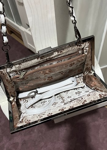 Beyaz Yılan Derisi Desenli Zincir Detaylı Kadın Çanta - Görsel 3