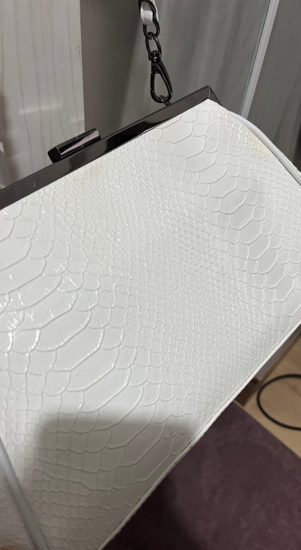 Beyaz Yılan Derisi Desenli Zincir Detaylı Kadın Çanta - Görsel 4