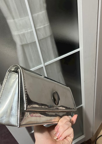 Parlak Gri Metal Kadın Portföy Çanta - Görsel 4