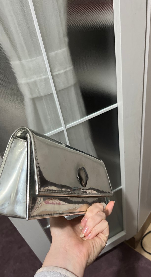 Parlak Gri Metal Kadın Portföy Çanta - Görsel 4