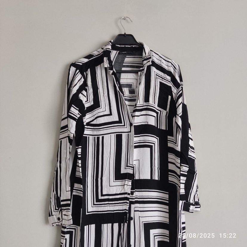 Düğmeli Siyah Beyaz Uzun Kadın Tunik - Görsel 2