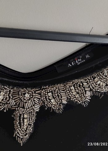 Siyah Nakışlı Uzun Kollu Midi Elbise - Görsel 5