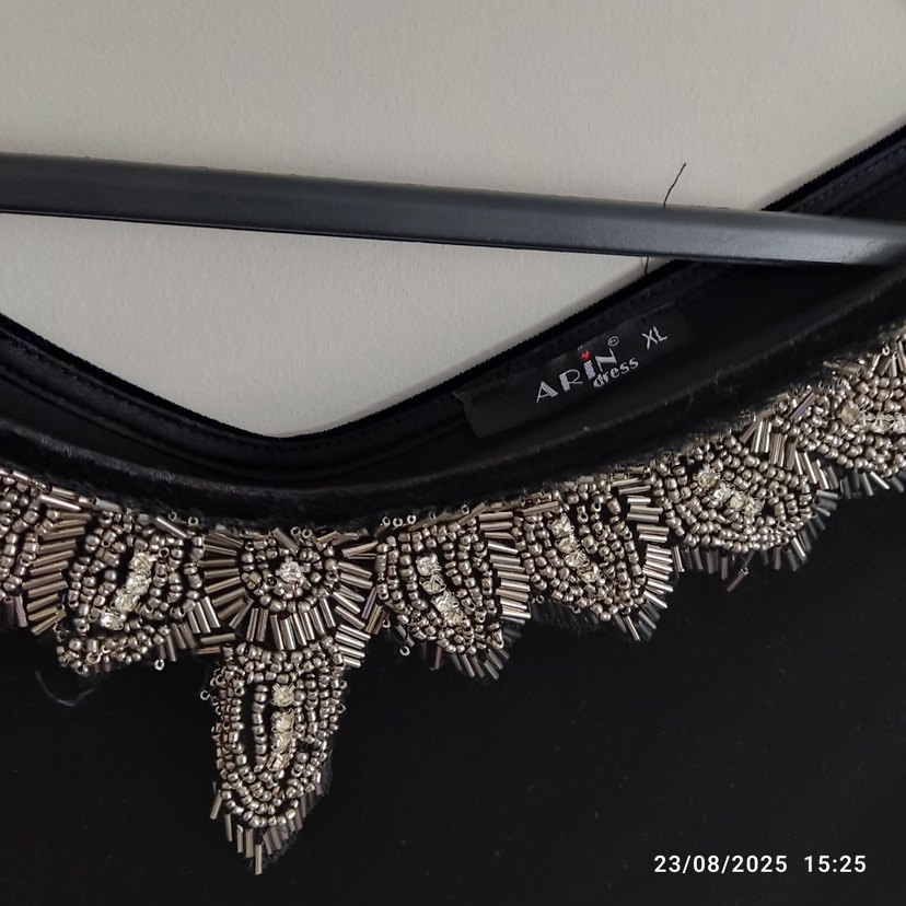 Siyah Nakışlı Uzun Kollu Midi Elbise - Görsel 5