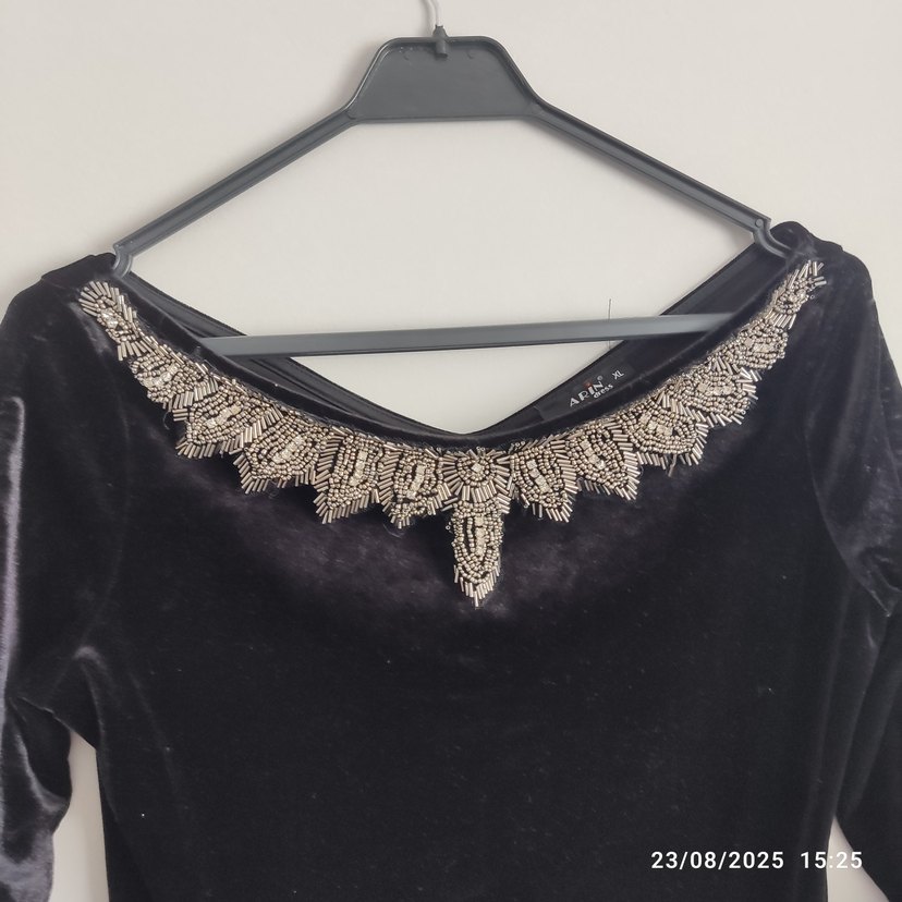 Siyah Nakışlı Uzun Kollu Midi Elbise - Görsel 4