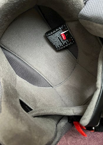 Beyaz Minimalist Motosiklet Kaskı Velcro - Görsel 4