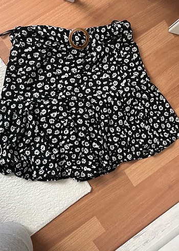 Siyah Çiçek Desenli Fırfırlı Mini şortlu Etek - Görsel 2