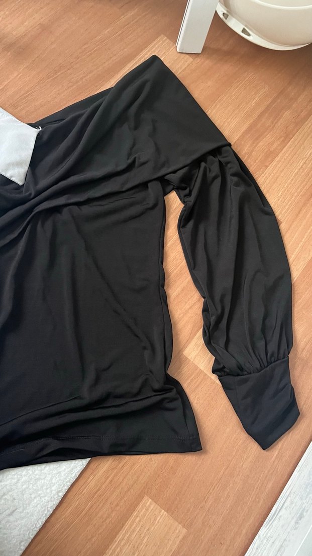 V Yaka Siyah Uzun Kollu bluz asimetrik - Görsel 3