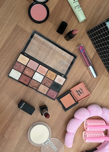 Kozmetik Makyaj Ürünleri Seti - Görsel 2