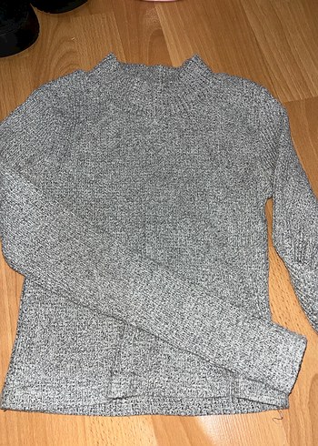 Gri Boğazlı İnce Triko Kazak - Görsel 2