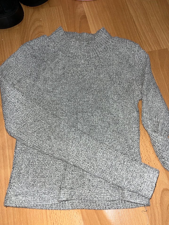 Gri Boğazlı İnce Triko Kazak - Görsel 2