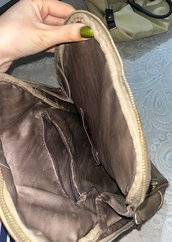 Altın Renk Kadın Deri Sırt Çantası - Görsel 3