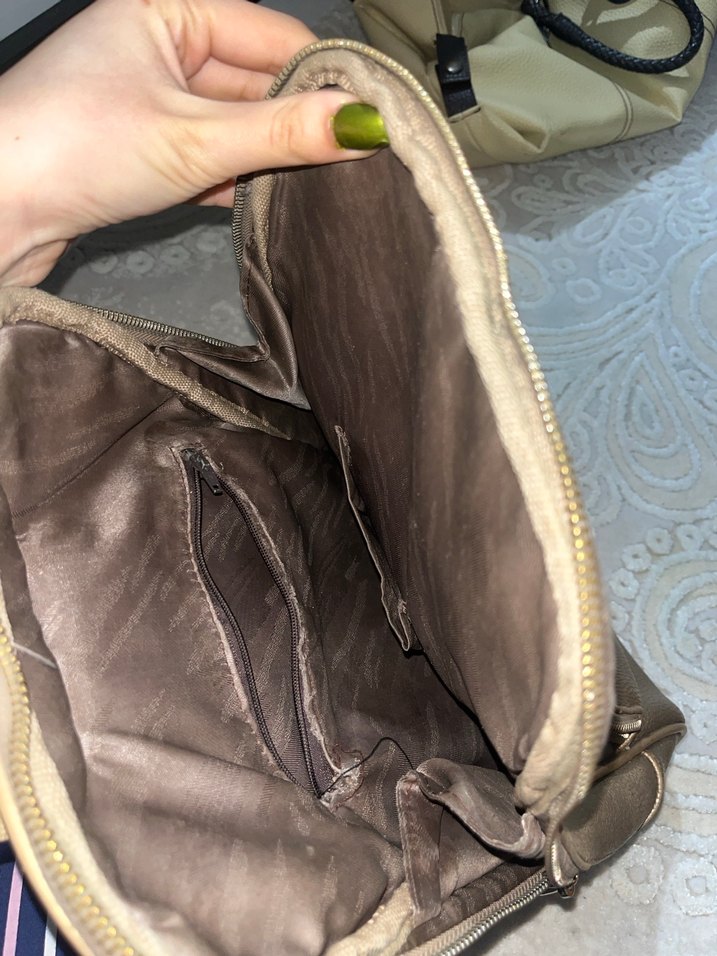 Altın Renk Kadın Deri Sırt Çantası - Görsel 3