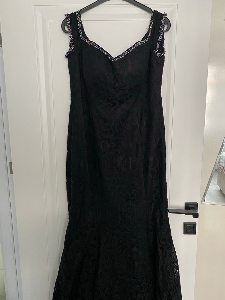 Siyah Dantel Detaylı Uzun V Yakalı Kadın Elbise abiye - Görsel 4