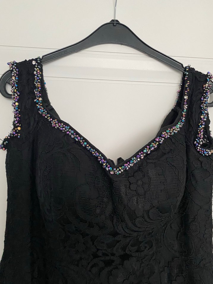 Siyah Dantel Detaylı Uzun V Yakalı Kadın Elbise abiye - Görsel 3