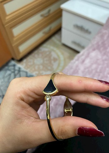 Altın Renkli Kemerli Yılan Desenli Bileklik - Görsel 2