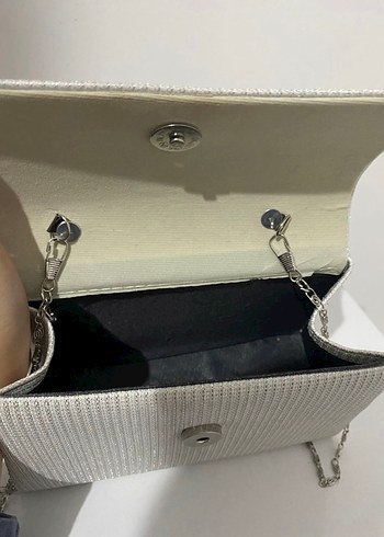 Zincir Detaylı Beyaz Kadın El Çantası - Görsel 4