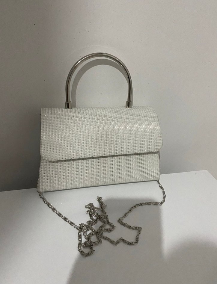 Zincir Detaylı Beyaz Kadın El Çantası - Görsel 2