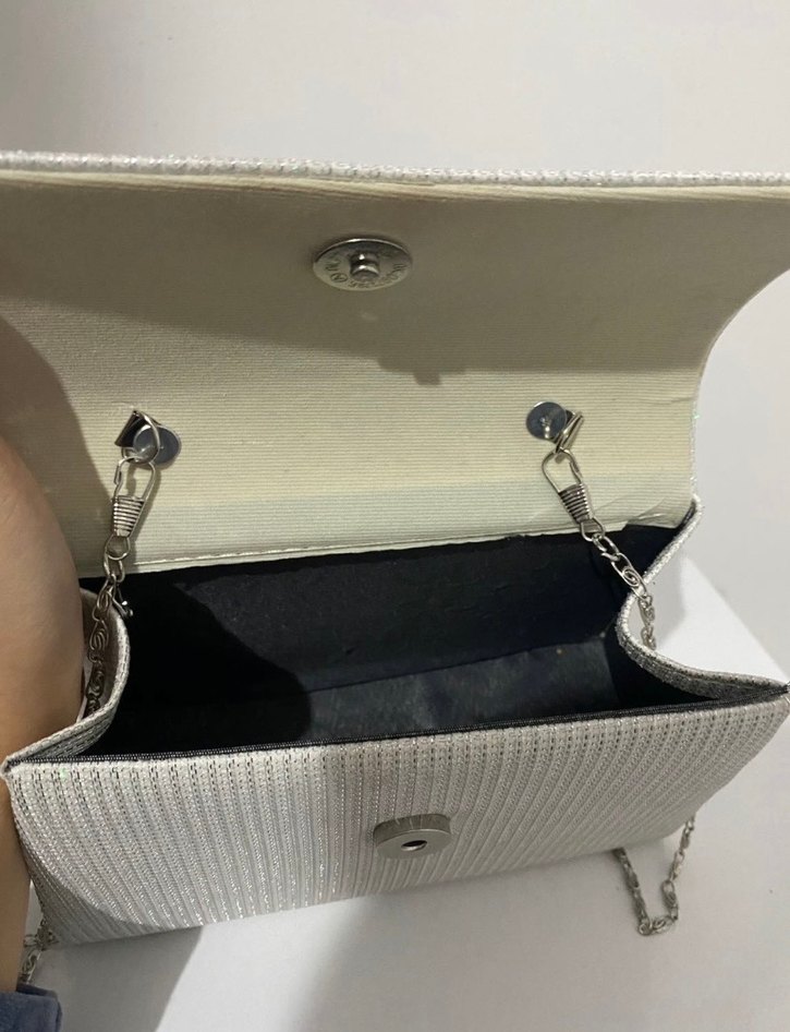 Zincir Detaylı Beyaz Kadın El Çantası - Görsel 4