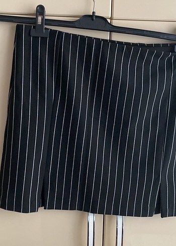 Düğmeli Siyah Çizgili Mini Etek - Görsel 3