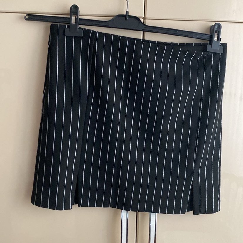 Düğmeli Siyah Çizgili Mini Etek - Görsel 3