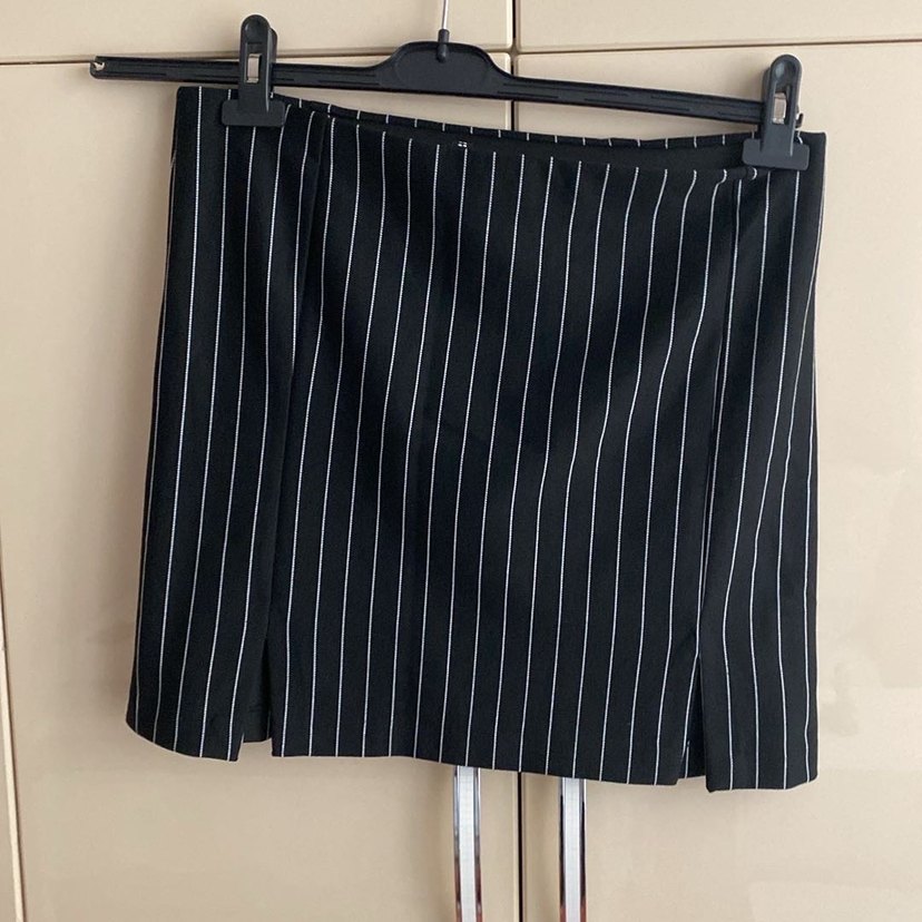 Düğmeli Siyah Çizgili Mini Etek - Görsel 4