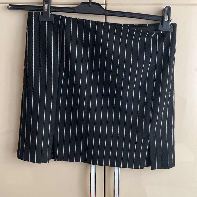 Düğmeli Siyah Çizgili Mini Etek - Görsel 2