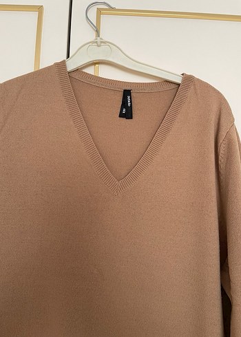 Bej V Yaka Uzun Kollu  Kazak - Görsel 3