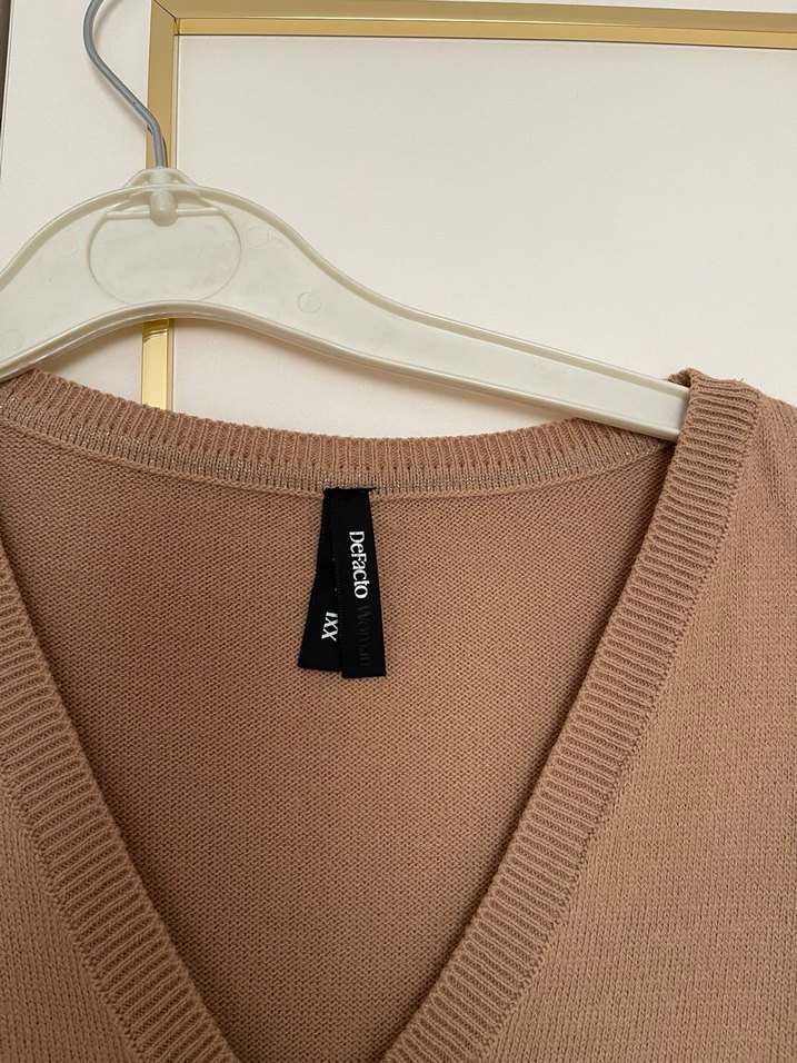 Bej V Yaka Uzun Kollu  Kazak - Görsel 2