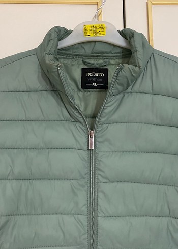 Yeşil Fermuarlı Kadın Mont - Görsel 2