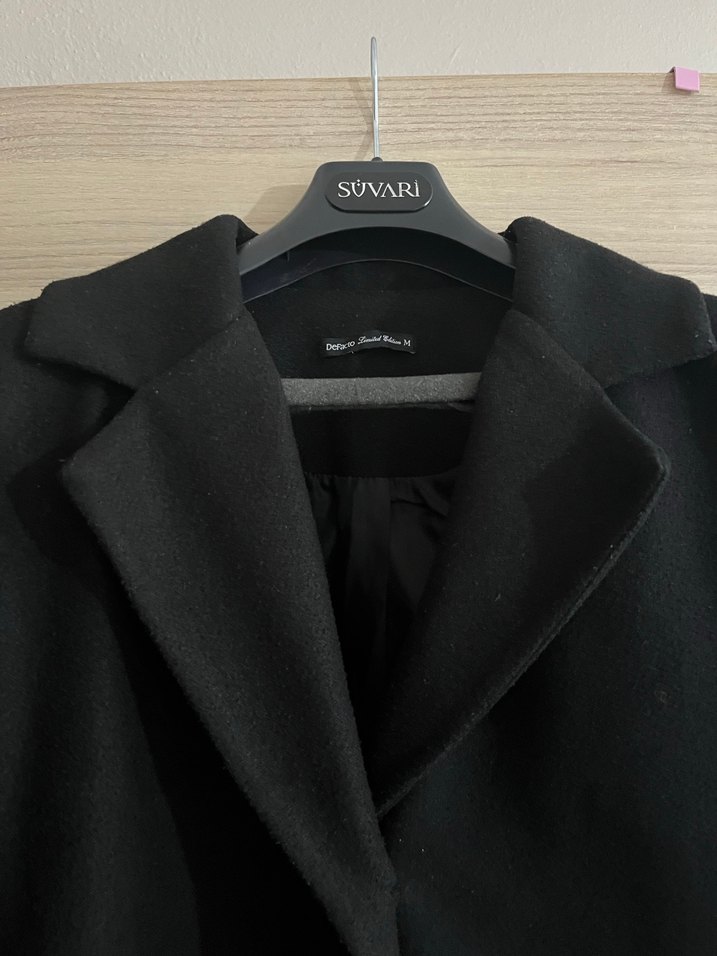 Siyah Düğmeli Kadın Kaban - Görsel 2