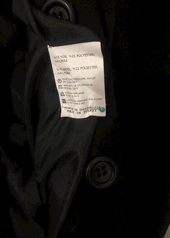 Düğmeli Siyah Kaban - Görsel 2