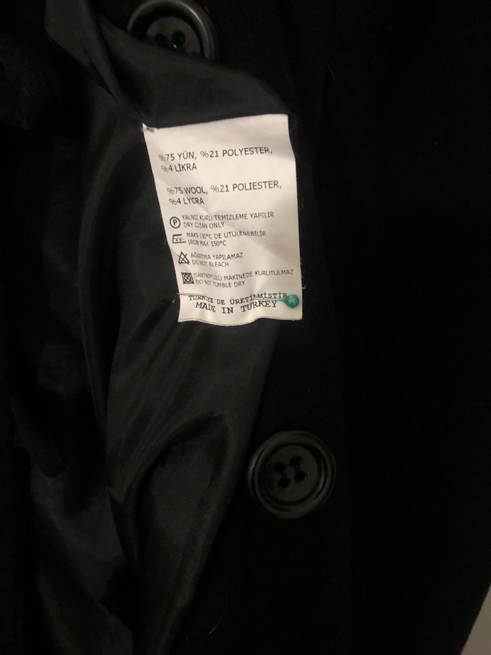 Düğmeli Siyah Kaban - Görsel 2