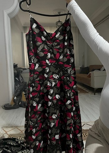 V Yaka, Drapeli, Bağcıklı Midi Elbise - Görsel 3