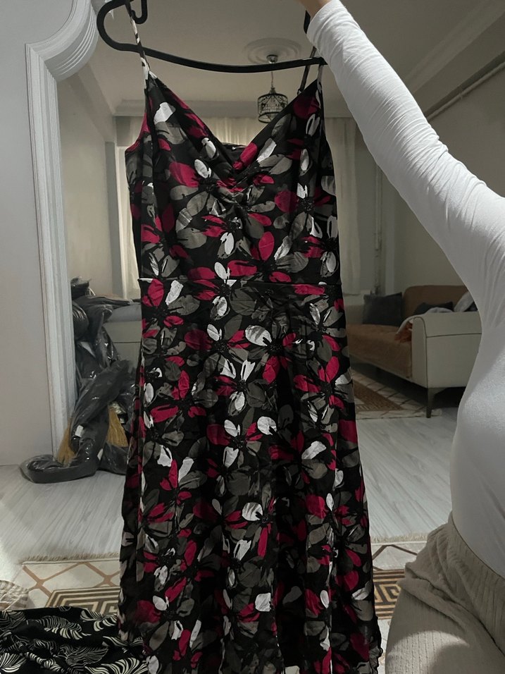 V Yaka, Drapeli, Bağcıklı Midi Elbise - Görsel 3