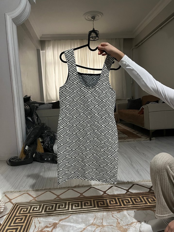 Zebra Desenli V Yaka Kolsuz Midi Elbise - Görsel 2