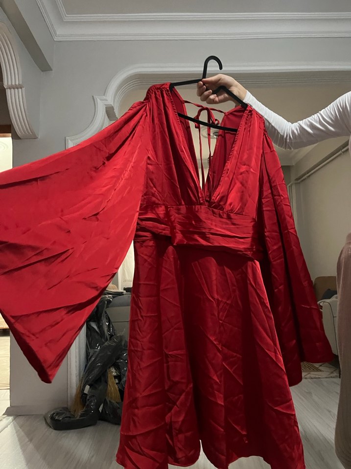 Kırmızı V Yakalı Midi Drapeli Abiye Elbise - Görsel 2