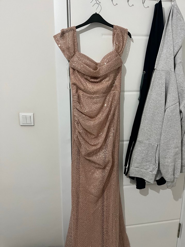 Drapeli Parlak Bej Yılan Desenli Uzun Elbise - Görsel 2