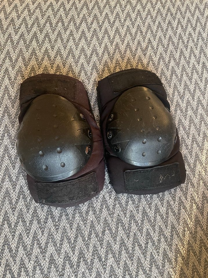 Tokalı Siyah Motosiklet Dizliği - Görsel 4