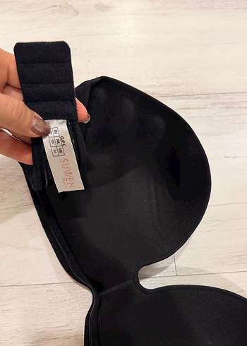 SUWEN 80C Kalıp Siyah Destekli Askısız Straplez Sütyen - Görsel 9