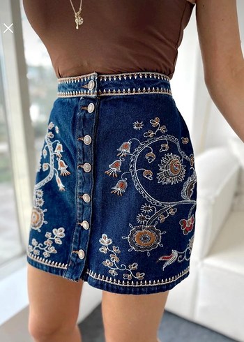 KAROL Düğmeli Nakışlı Tasarım Mavi Kot Etek - Görsel 3