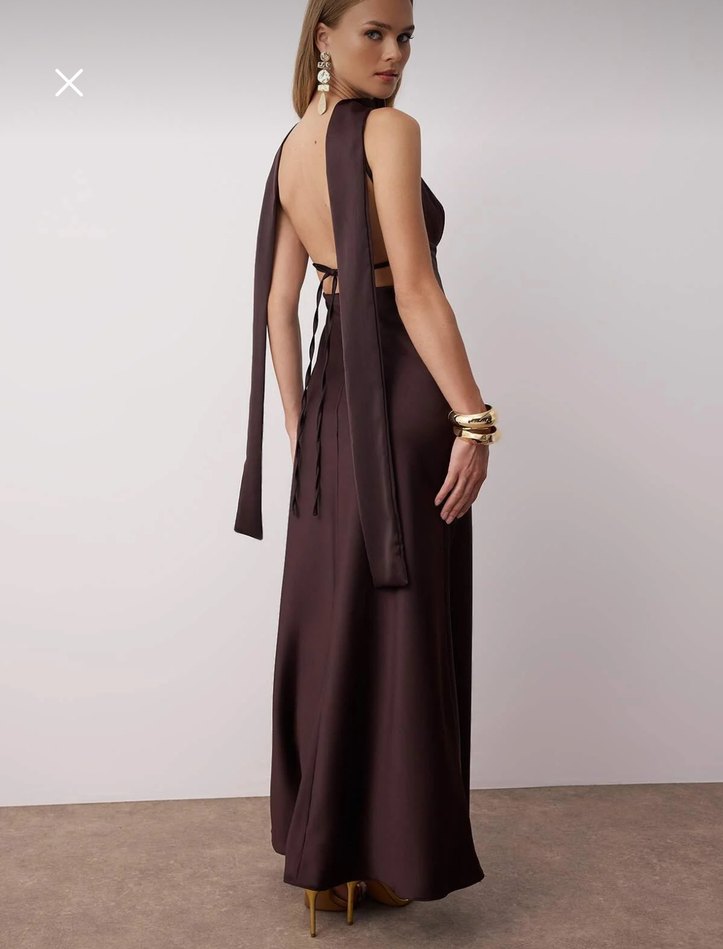 Kahverengi V Yaka Uzun Saten Elbise - Görsel 2