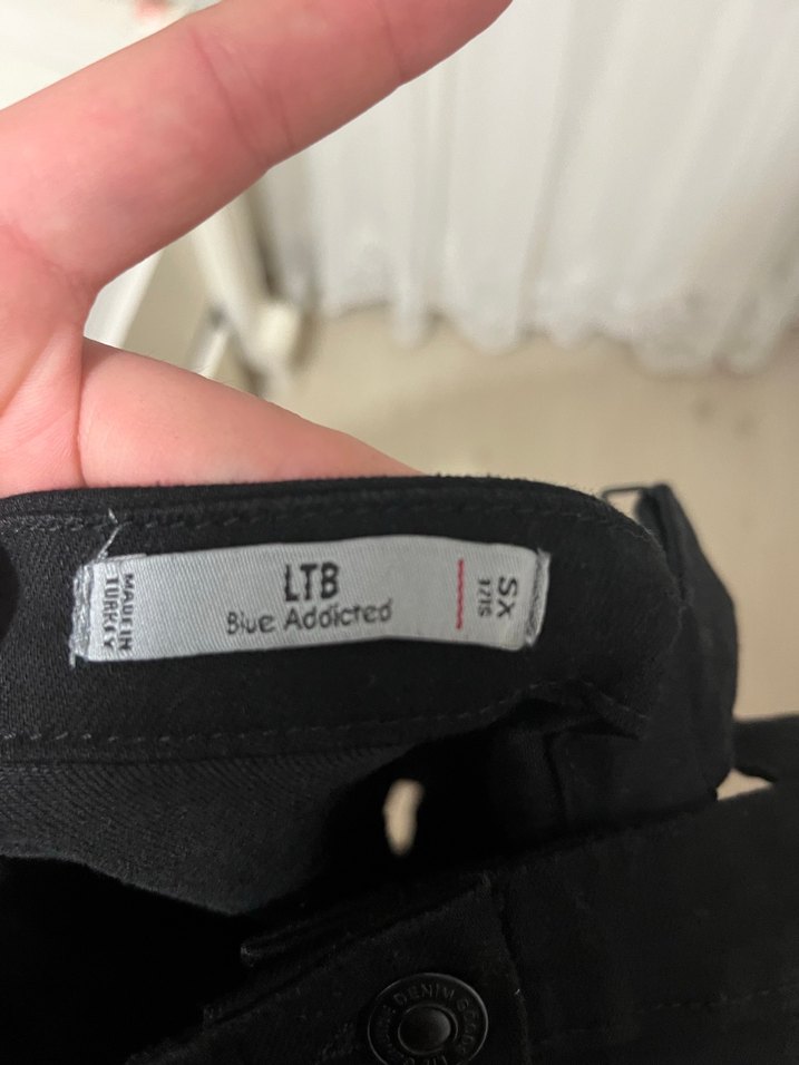 Düğmeli Siyah Kadın Denim Mini Salopet - Görsel 3