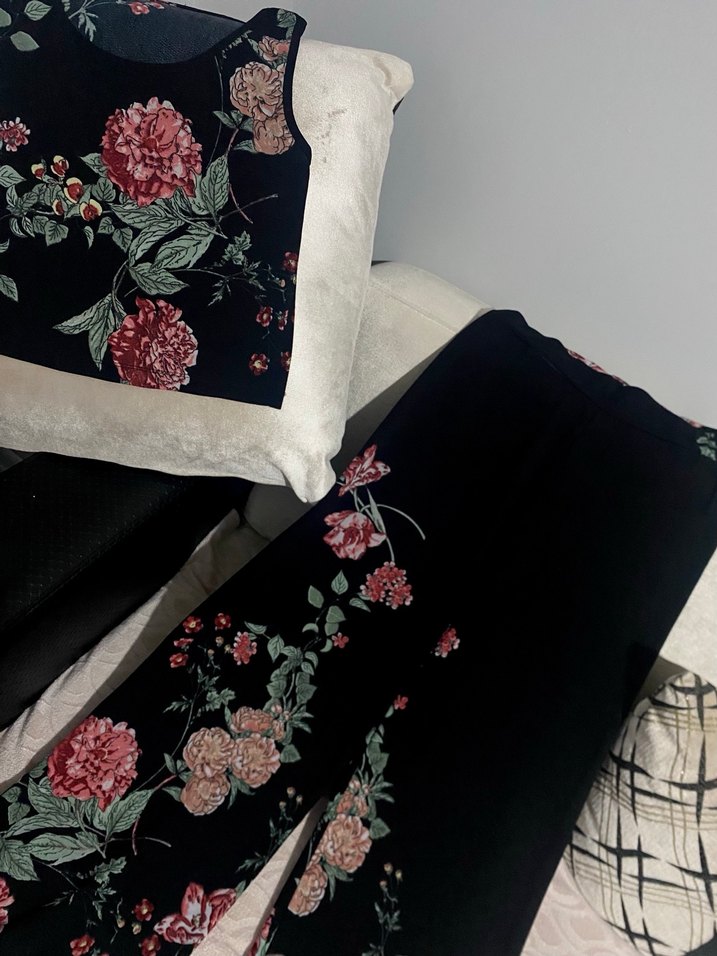 Siyah Çiçek Desenli Salaş Kadın Pantolon ve Bluz - Görsel 2