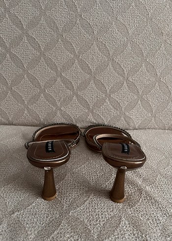 Nişantaşı markasına ait topuklu ayakkabı - Görsel 3