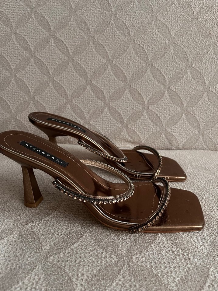 Nişantaşı markasına ait topuklu ayakkabı - Görsel 4