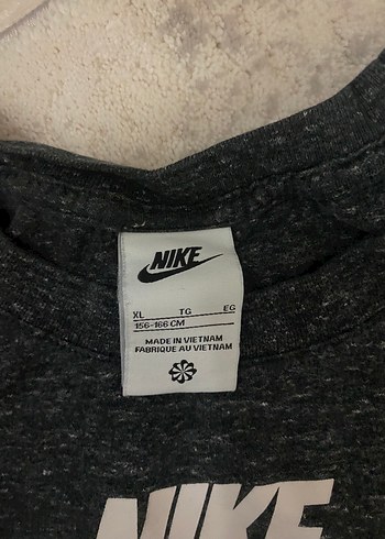 Nike Gri Kolsuz Atlet Kadın Spor Üstü - Görsel 2