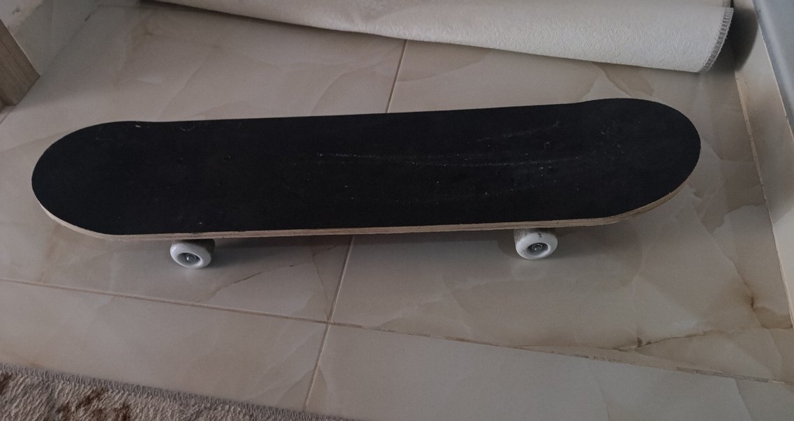 Beyaz ve Gri Çocuk Kaykay - Görsel 2